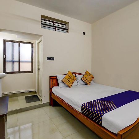 Spot On 73621 Srinivasa Boarding And Lodging Jālahalli Exterior foto