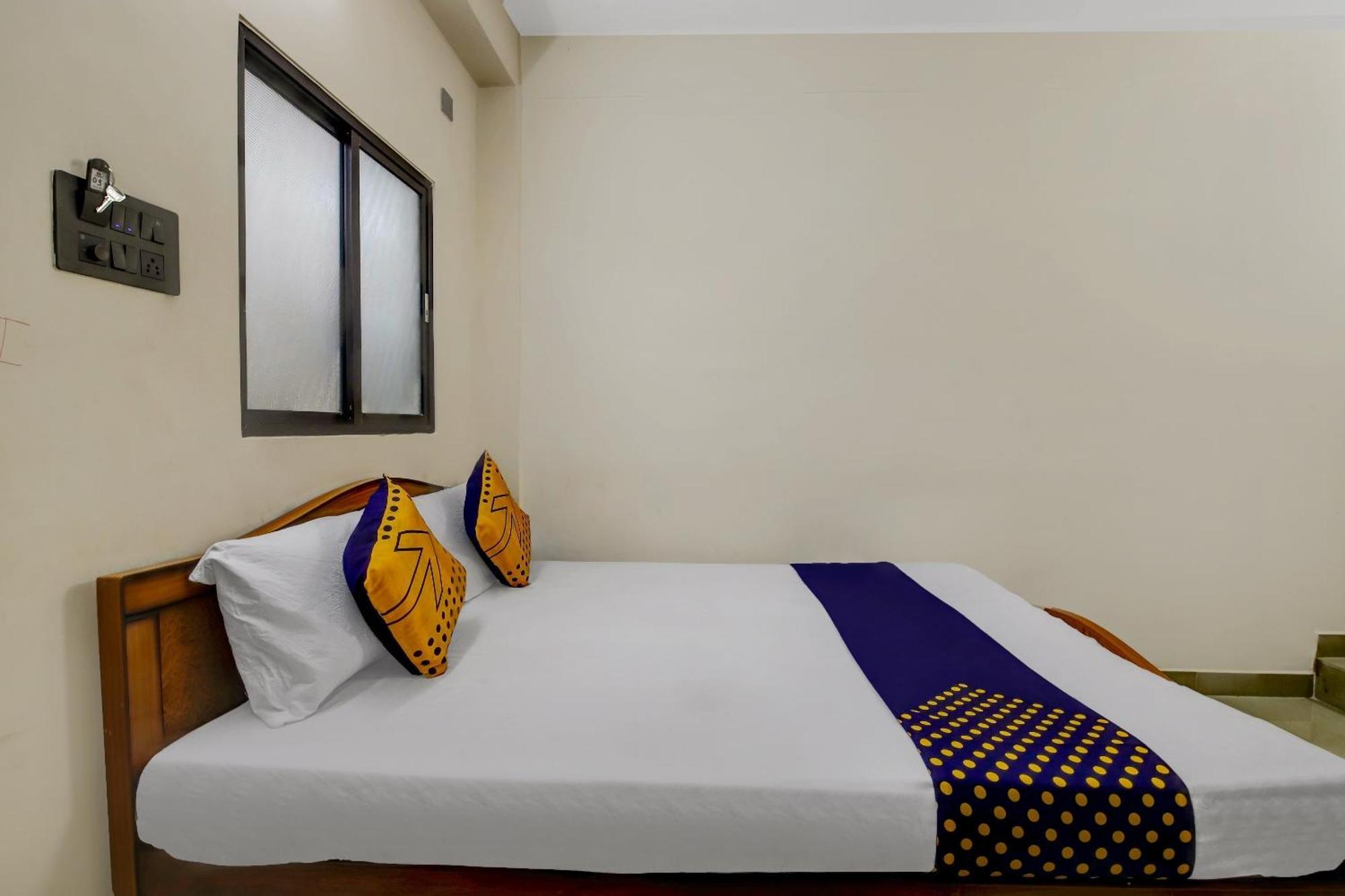 Spot On 73621 Srinivasa Boarding And Lodging Jālahalli Exterior foto