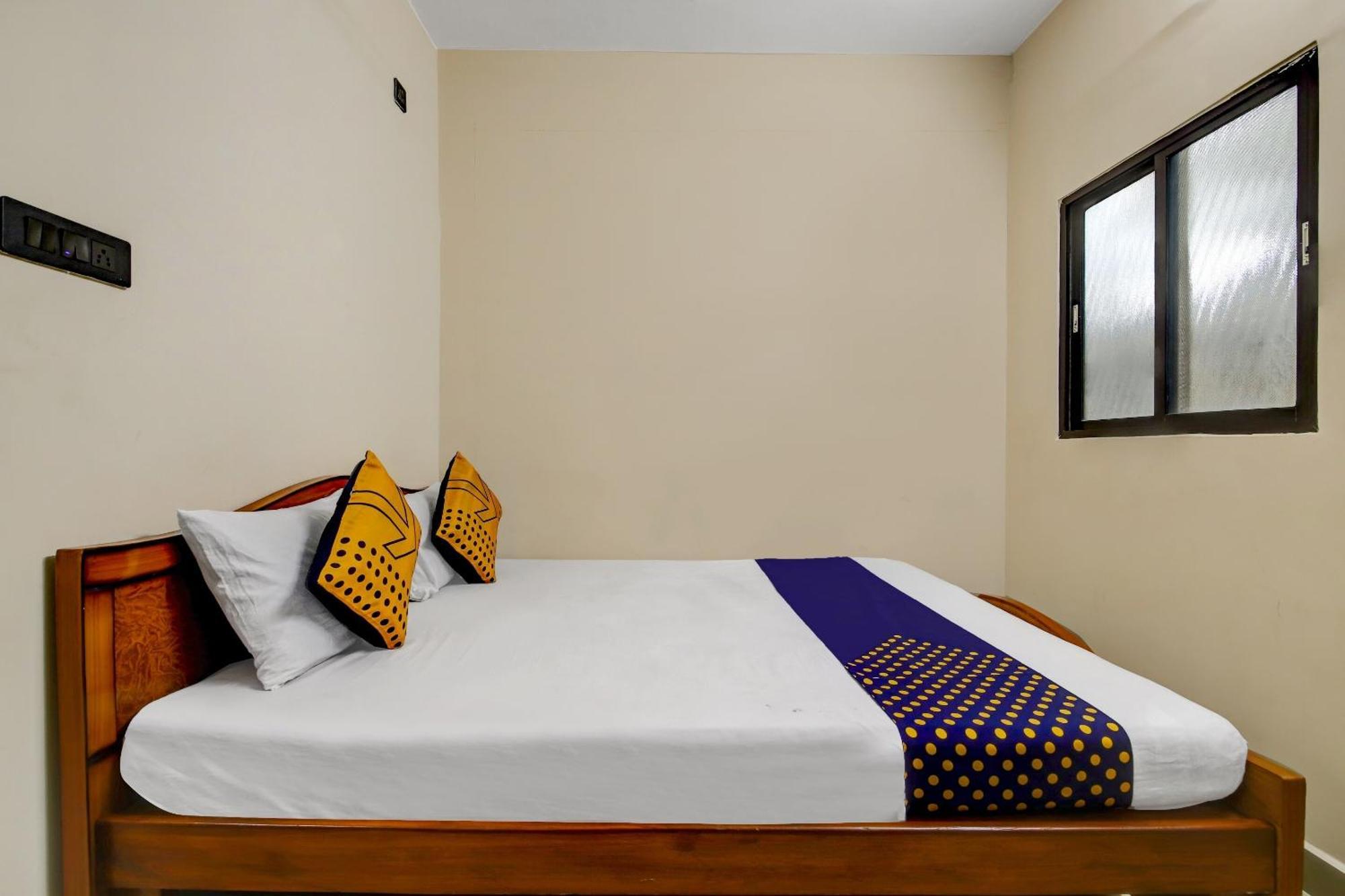 Spot On 73621 Srinivasa Boarding And Lodging Jālahalli Exterior foto