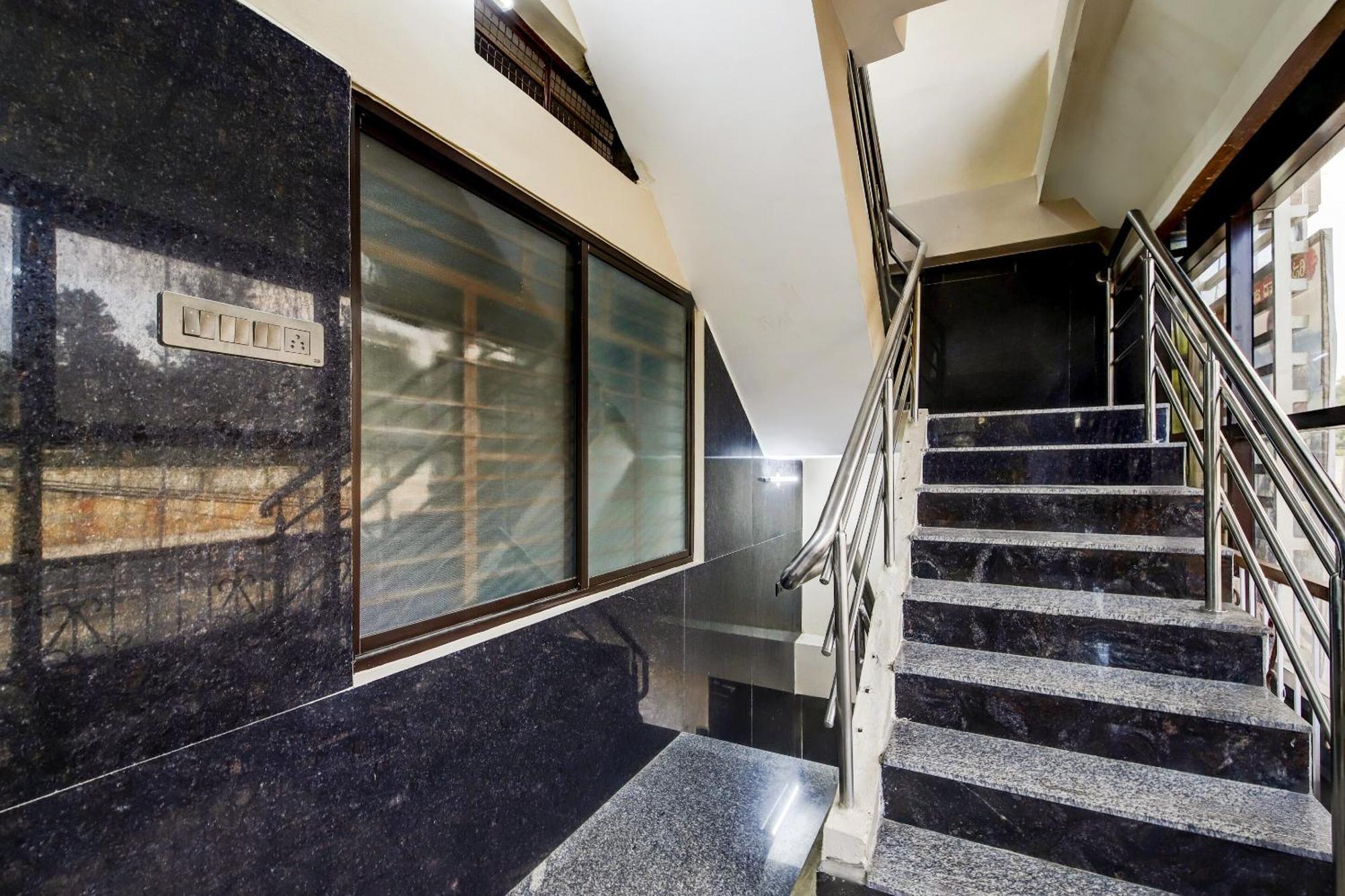 Spot On 73621 Srinivasa Boarding And Lodging Jālahalli Exterior foto
