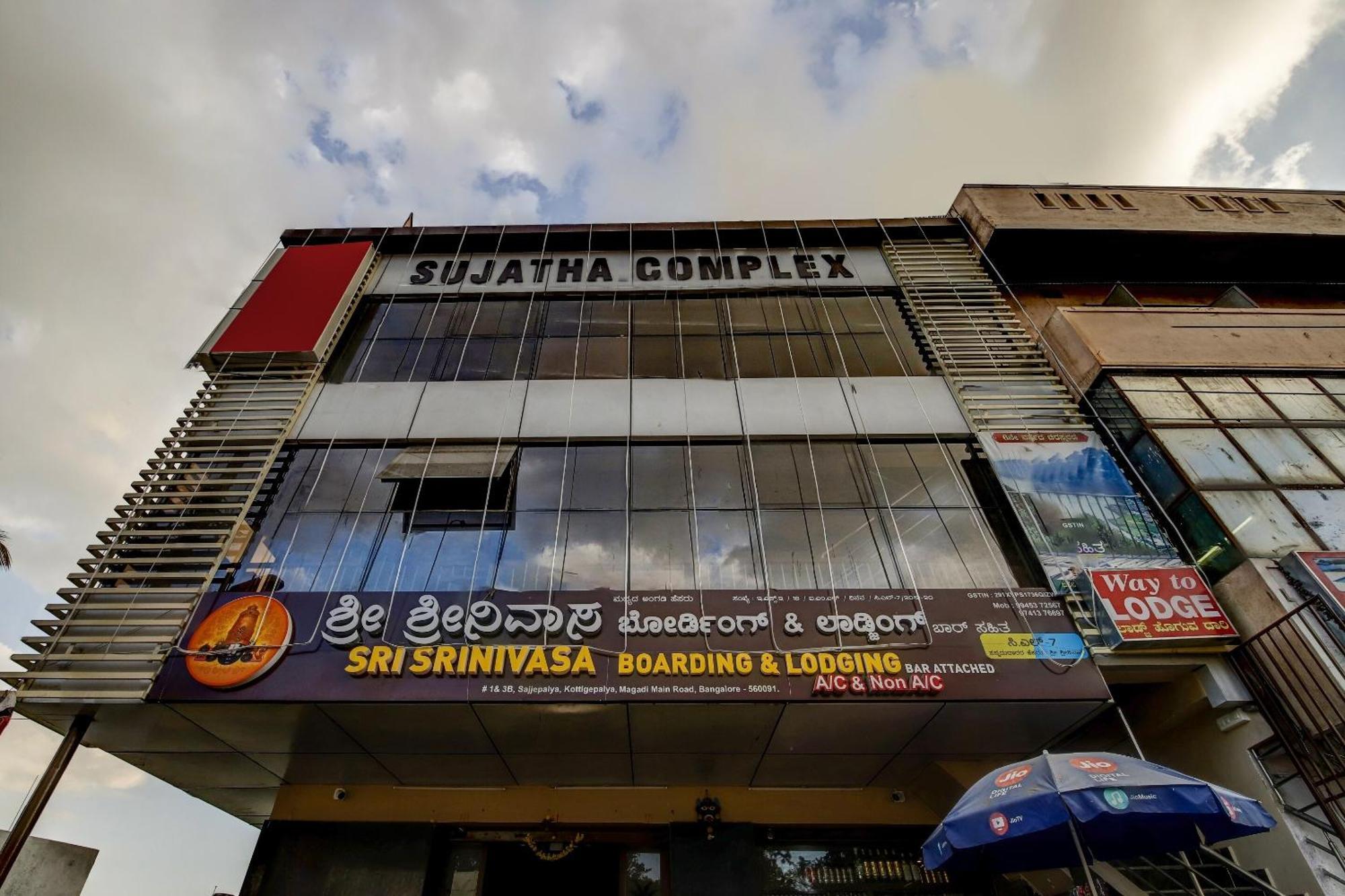 Spot On 73621 Srinivasa Boarding And Lodging Jālahalli Exterior foto